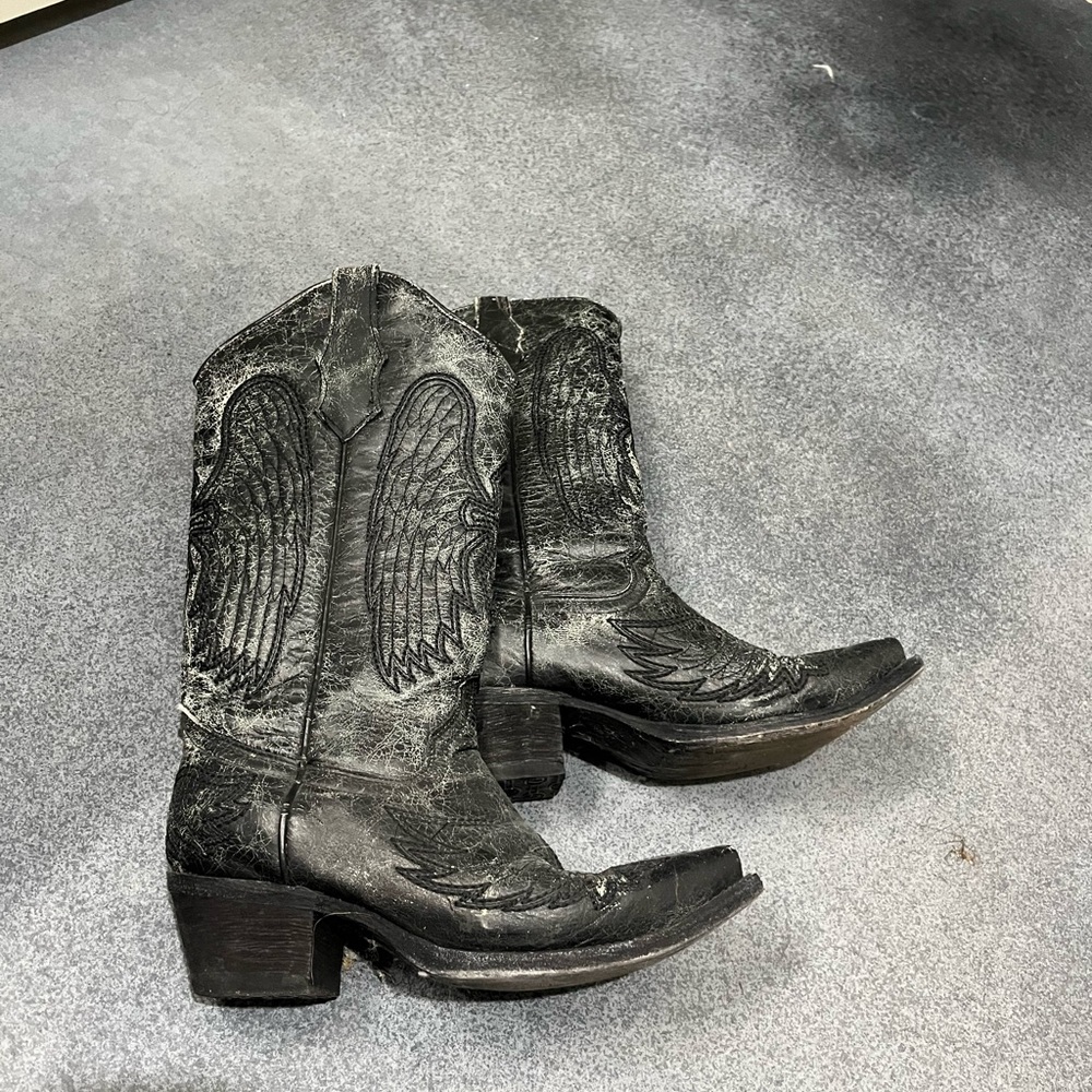 Circle G by Corral Black distressed cowgirl boots